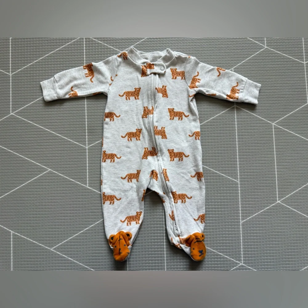 Carters|Baby boy or gender neutral Heather Gray Tiger Print One-Piece Footies,3M